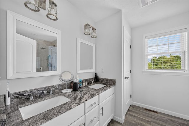 21 Bunker Ln, Lakeville, MA 02347