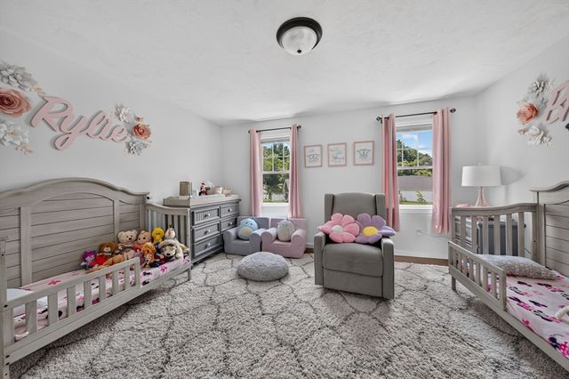 21 Bunker Ln, Lakeville, MA 02347