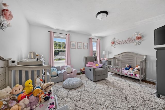 21 Bunker Ln, Lakeville, MA 02347