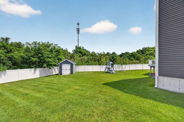 21 Bunker Ln, Lakeville, MA 02347