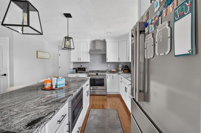 21 Bunker Ln, Lakeville, MA 02347