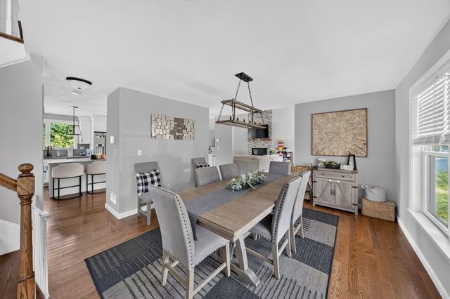 21 Bunker Ln, Lakeville, MA 02347