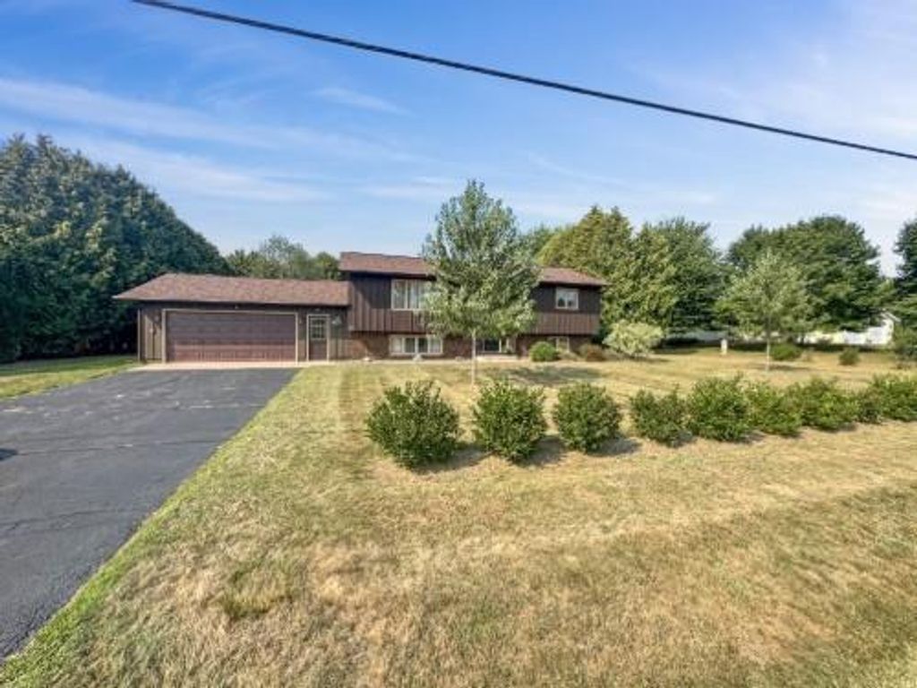 18748 50th Avenue, Chippewa Falls, WI 54729