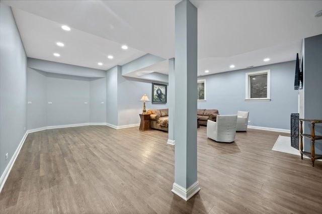 1235 Longmeadow Lane, Glencoe, IL 60022