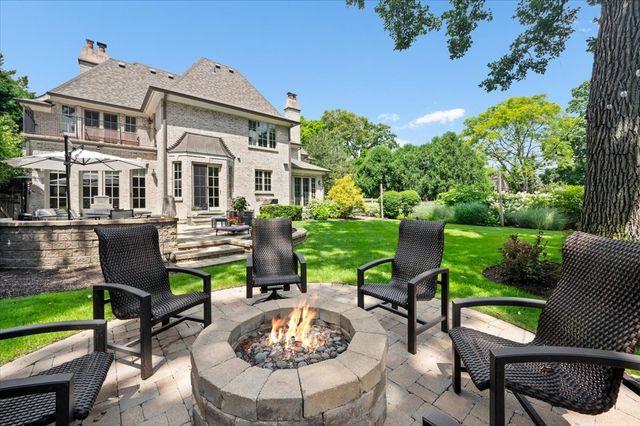 1235 Longmeadow Lane, Glencoe, IL 60022