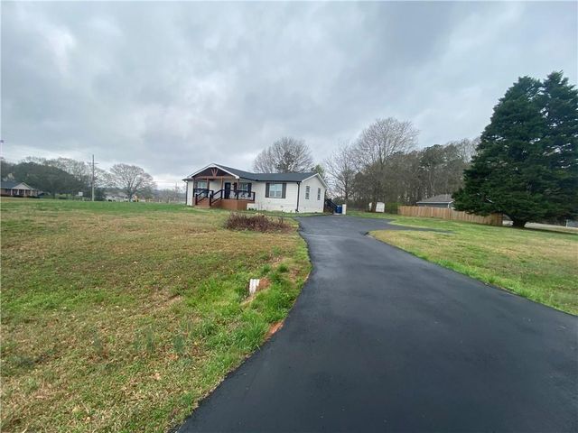 318 Willowwind Drive, Loganville, GA 30052