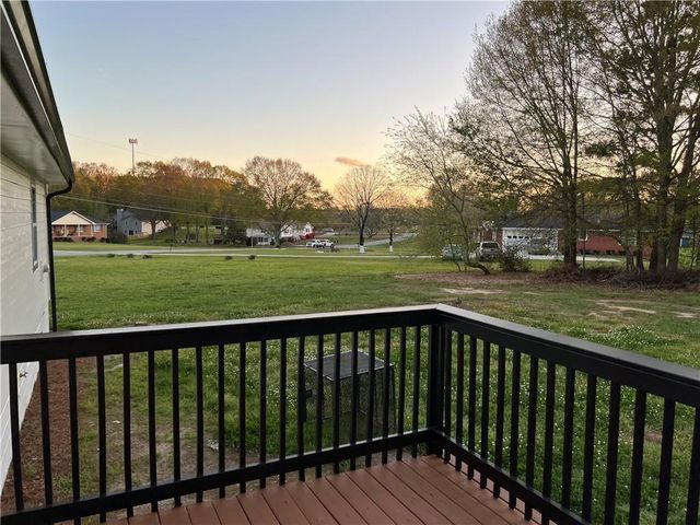318 Willowwind Drive, Loganville, GA 30052