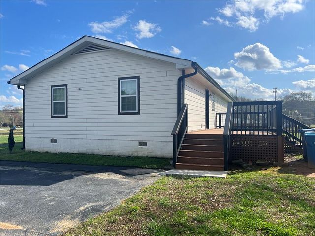 318 Willowwind Drive, Loganville, GA 30052