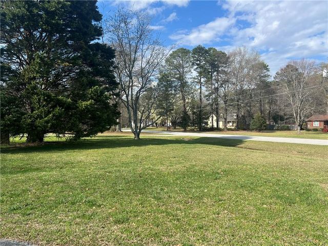 318 Willowwind Drive, Loganville, GA 30052