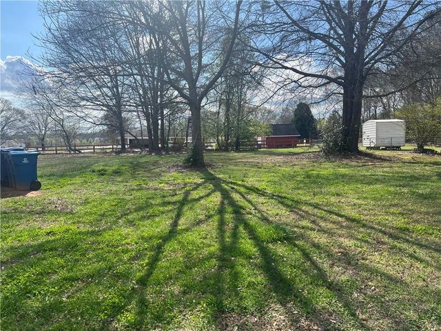 318 Willowwind Drive, Loganville, GA 30052