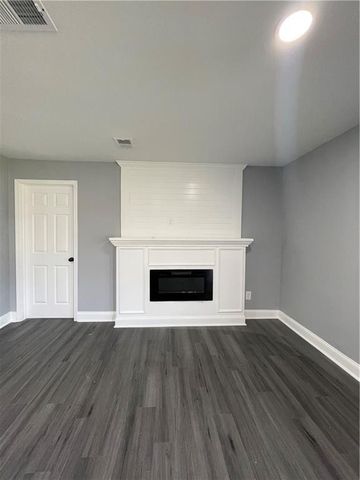 318 Willowwind Drive, Loganville, GA 30052