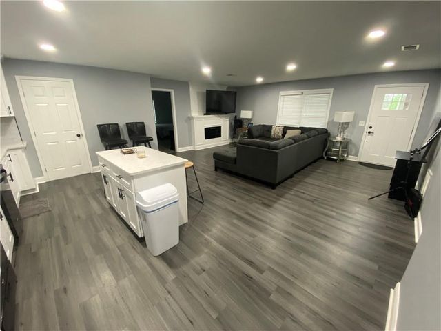 318 Willowwind Drive, Loganville, GA 30052