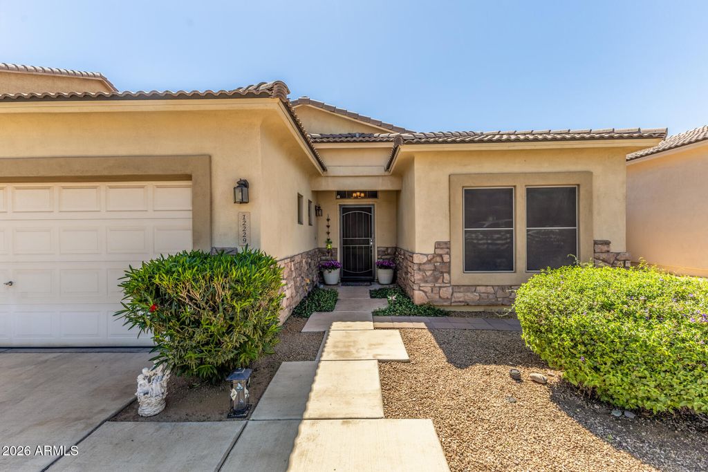 Image 4 of property listing at 12229 W OCOTILLO Lane, El Mirage, AZ 85335