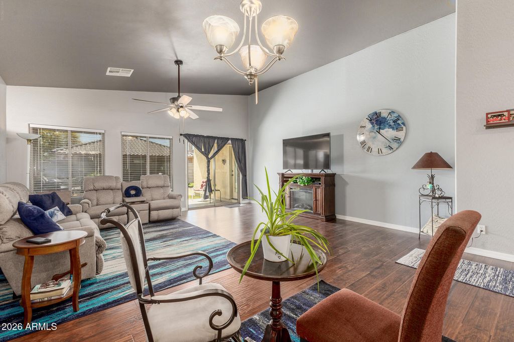 Image 7 of property listing at 12229 W OCOTILLO Lane, El Mirage, AZ 85335