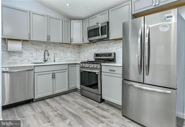 211 AMY CT, Sterling, VA 20164