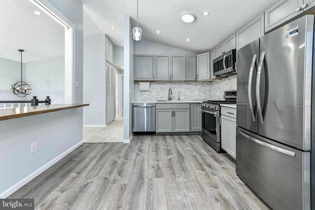 211 AMY CT, Sterling, VA 20164