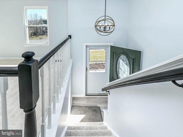 211 AMY CT, Sterling, VA 20164