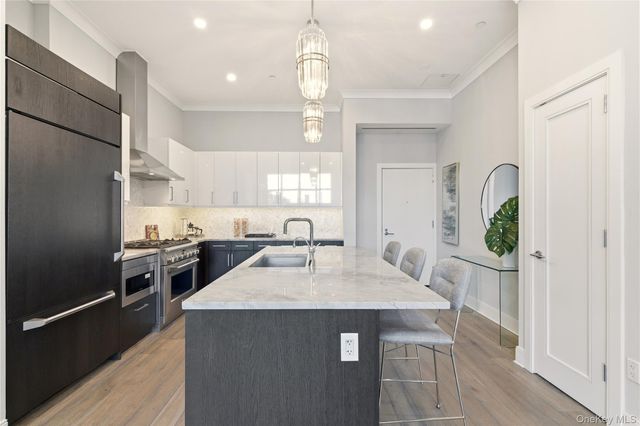 100 Garvies Point Road 1001, Glen Cove, NY 11542