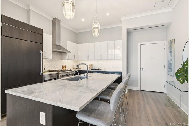 100 Garvies Point Road 1001, Glen Cove, NY 11542