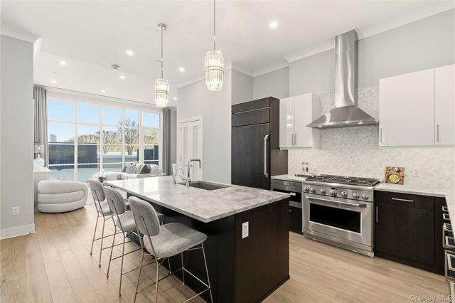 100 Garvies Point Road 1001, Glen Cove, NY 11542