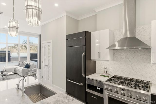 100 Garvies Point Road 1001, Glen Cove, NY 11542