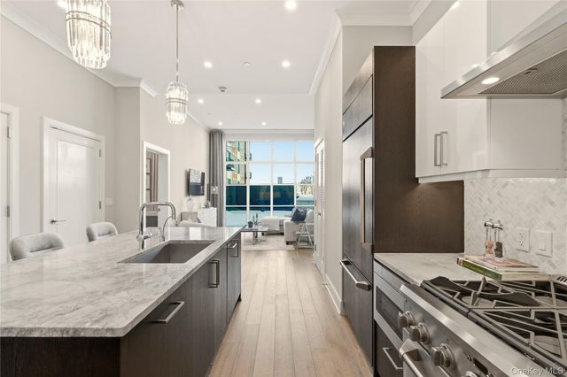 100 Garvies Point Road 1001, Glen Cove, NY 11542