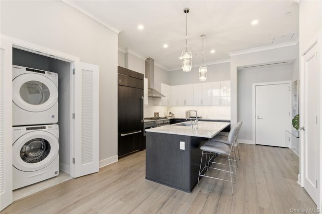 100 Garvies Point Road 1001, Glen Cove, NY 11542