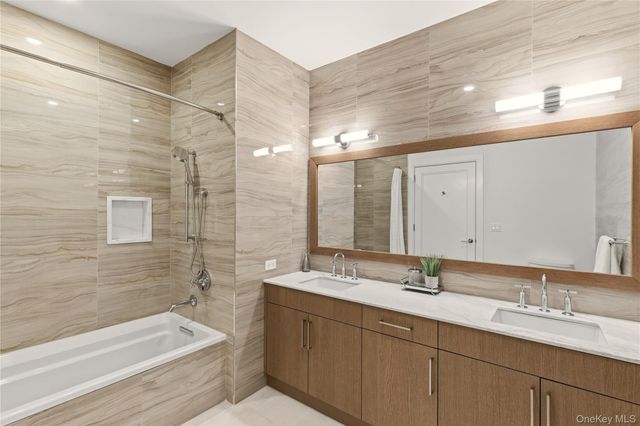 100 Garvies Point Road 1001, Glen Cove, NY 11542