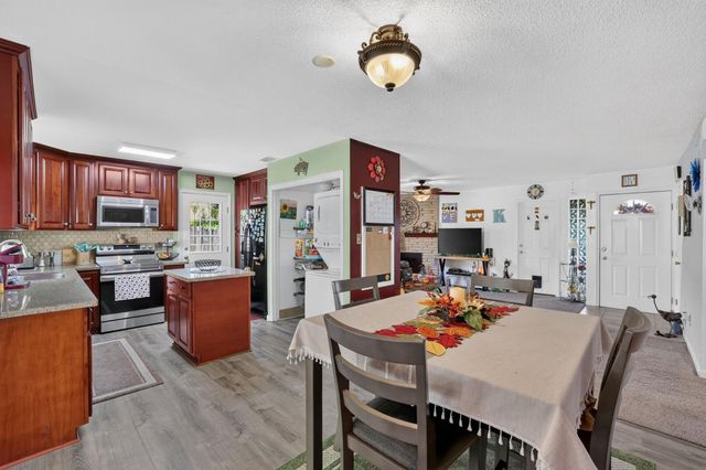 7025 Cherrytree Ave, Citrus Heights, CA 95621
