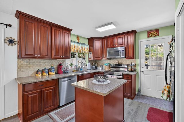 7025 Cherrytree Ave, Citrus Heights, CA 95621