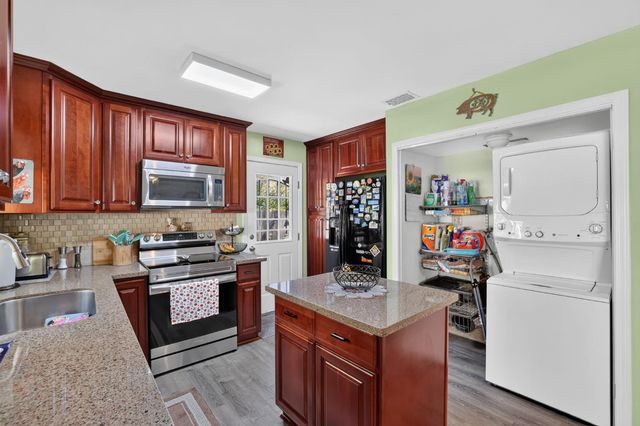7025 Cherrytree Ave, Citrus Heights, CA 95621