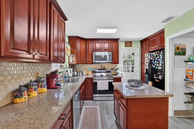7025 Cherrytree Ave, Citrus Heights, CA 95621