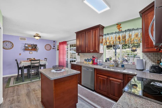 7025 Cherrytree Ave, Citrus Heights, CA 95621