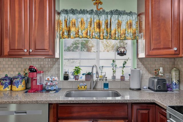 7025 Cherrytree Ave, Citrus Heights, CA 95621