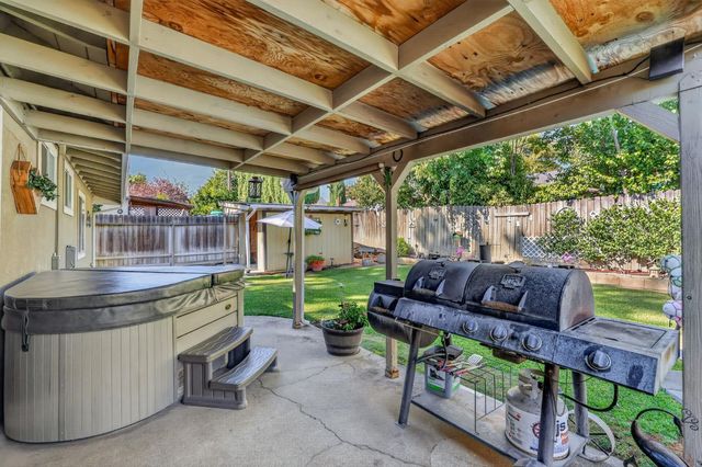 7025 Cherrytree Ave, Citrus Heights, CA 95621