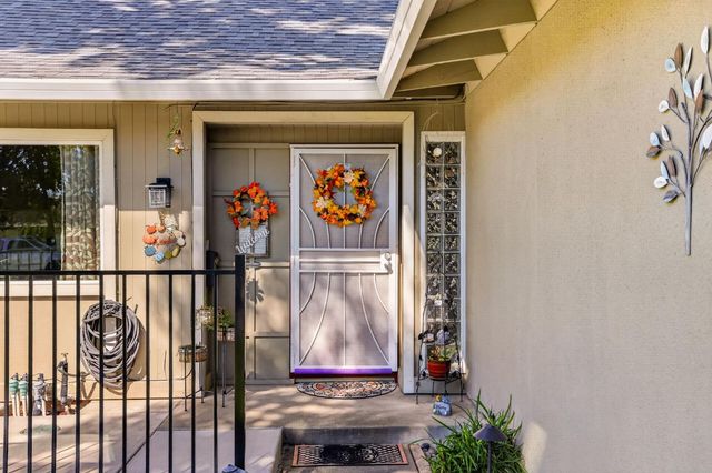 7025 Cherrytree Ave, Citrus Heights, CA 95621