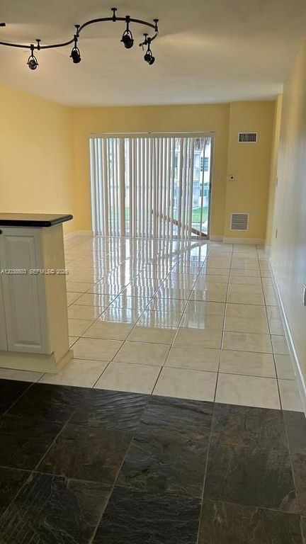1600 NE 114th St 208, Miami, FL 33181