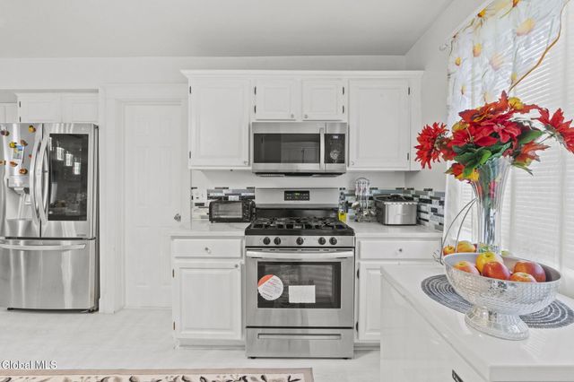 1295 Myron Street, Niskayuna, NY 12309