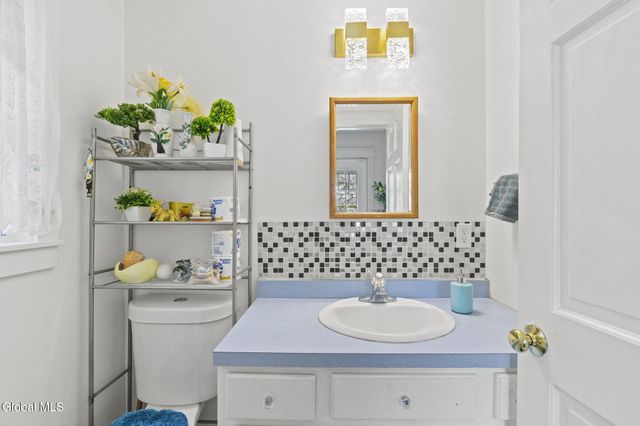 1295 Myron Street, Niskayuna, NY 12309