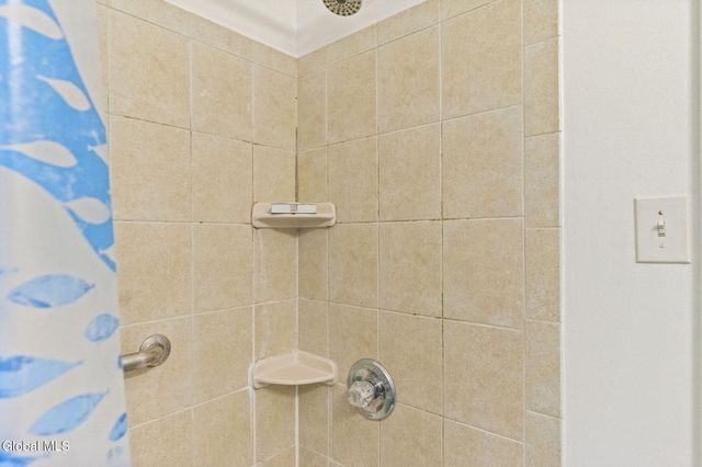 1295 Myron Street, Niskayuna, NY 12309