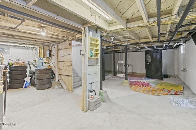 1295 Myron Street, Niskayuna, NY 12309