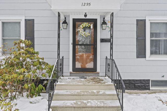 1295 Myron Street, Niskayuna, NY 12309