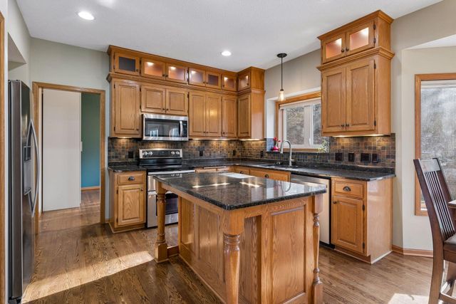 16583 Hearthside Way, Lakeville, MN 55044