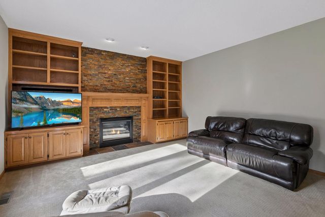 16583 Hearthside Way, Lakeville, MN 55044