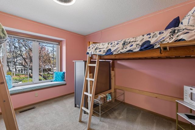 16583 Hearthside Way, Lakeville, MN 55044