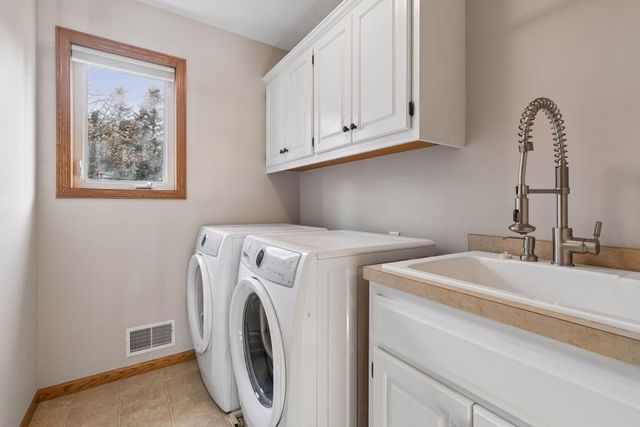 16583 Hearthside Way, Lakeville, MN 55044