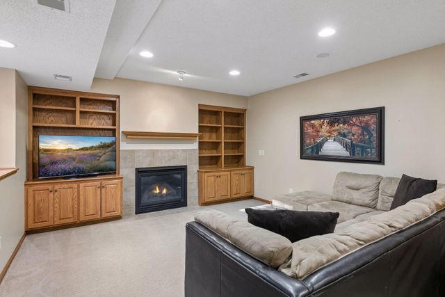 16583 Hearthside Way, Lakeville, MN 55044