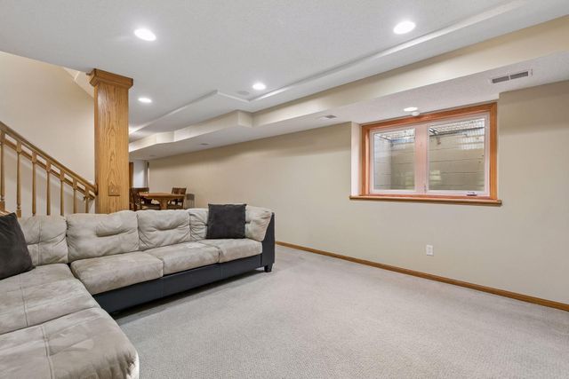 16583 Hearthside Way, Lakeville, MN 55044