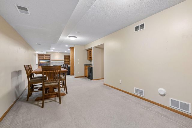 16583 Hearthside Way, Lakeville, MN 55044