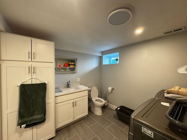33 Hamilton St 1, Medford, MA 02155